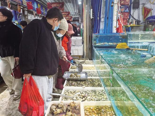 节前水产市场火起来今年带鱼,淡水鱼销量不错|海鲜|鲈鱼|水产品|带鱼